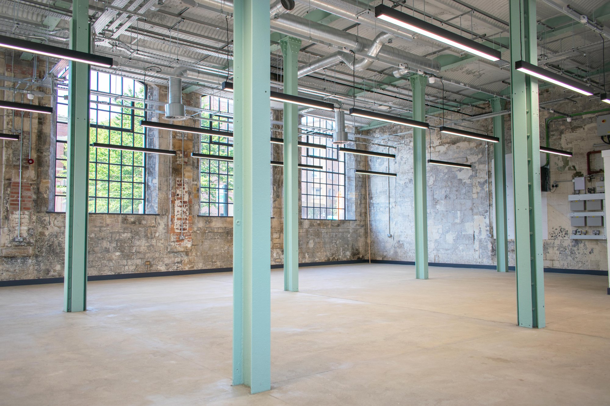 Newark Works Building 4 Unit 4.01 officespace. A bright open plan room, with metal beams and brick walls.