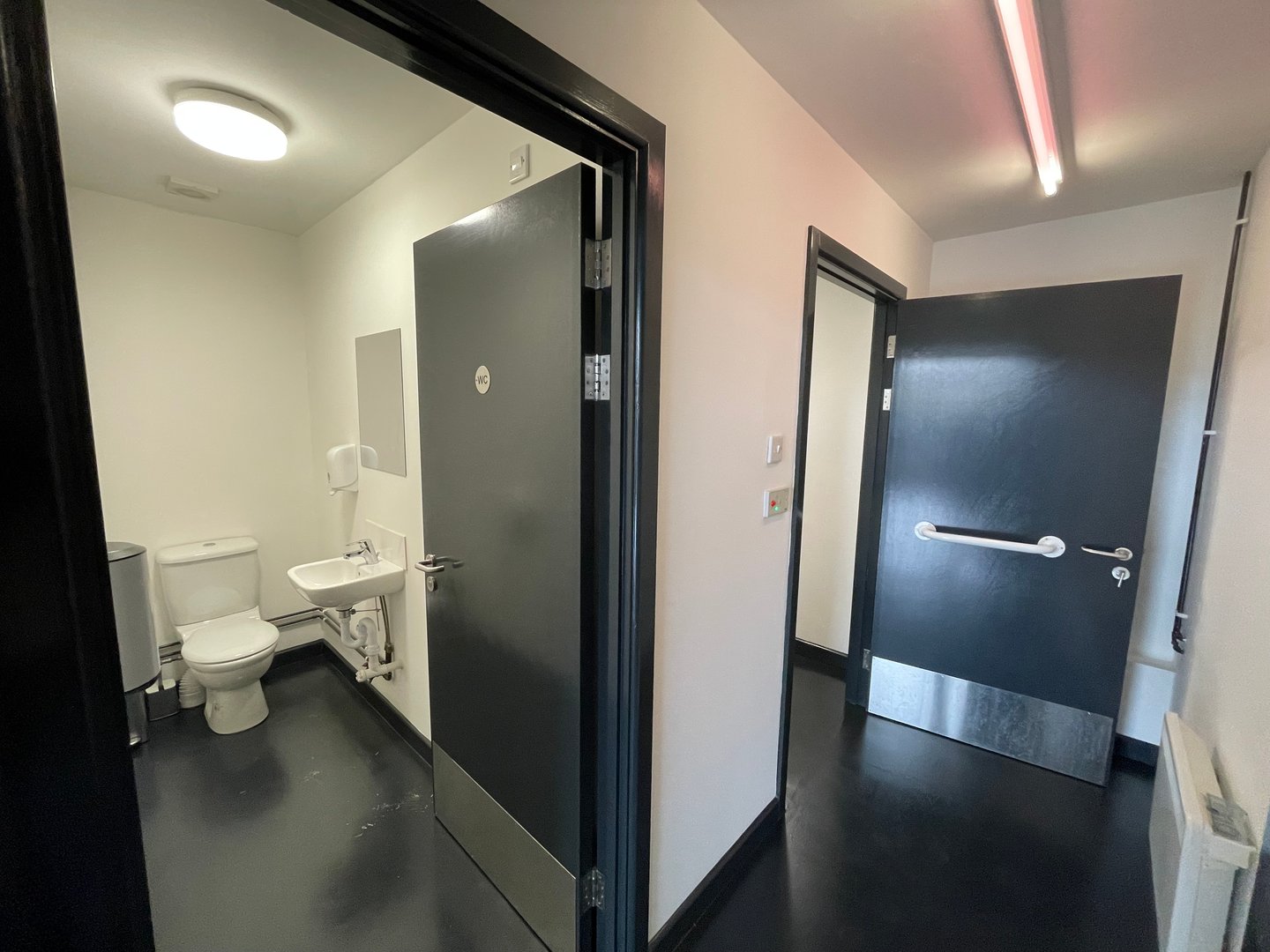 Unit 2 (toilets)